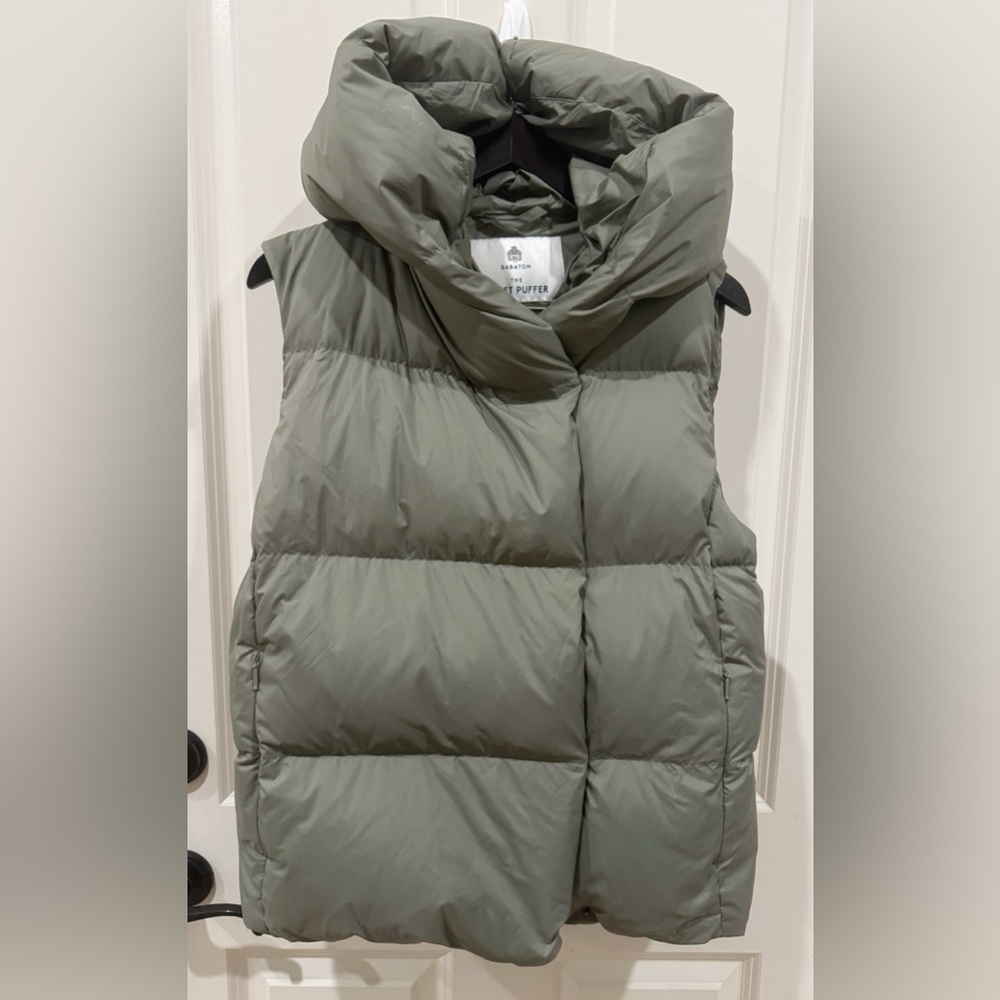 Babaton Duvet Puffer Vest women’s size small EUC Aritizia - Picture 2 of 11